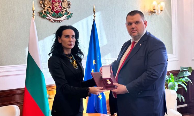 Наградиха Пеевски с медал за особени заслуги към украинския народ