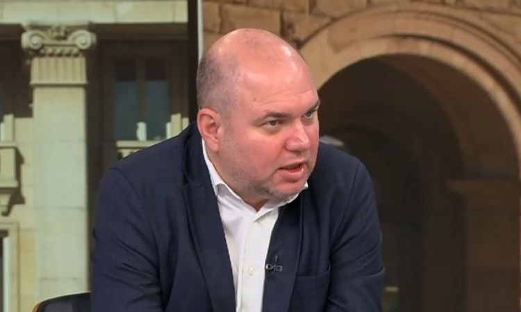 Владислав Панев: Невъзможно е ДБ да е в кабинет без ПП
