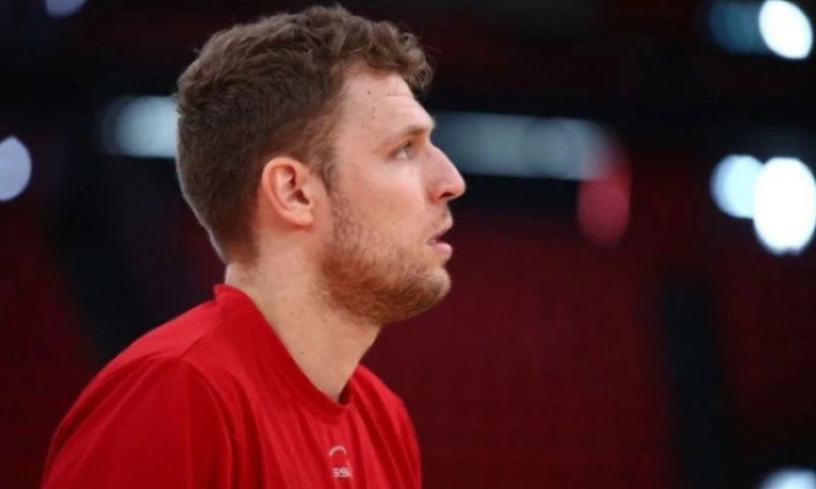 Александър Везенков изригна и в Париж