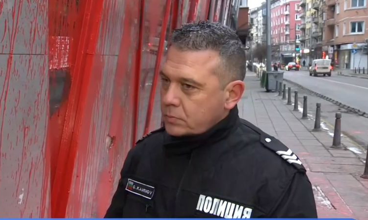 Полицай, пострадал на протеста на „Възраждане“: Уцелиха ме в окото с яйце, пълно с боя, имам разкъсване на роговицата
