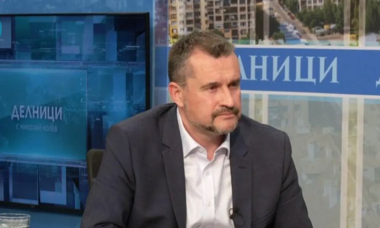Калоян Методиев: Министрите на БСП ходят с Пеевски, тези на ГЕРБ – с Радев. Този театър на абсурда трябва да спре