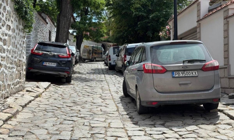 Хотелиерите: Пловдив гони туристите с неработещи мерки за паркиране