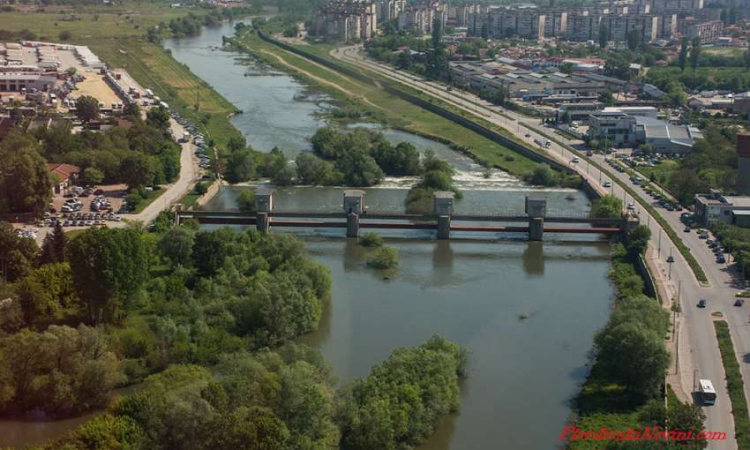 Тяло на мъж изплува от водите на река Марица