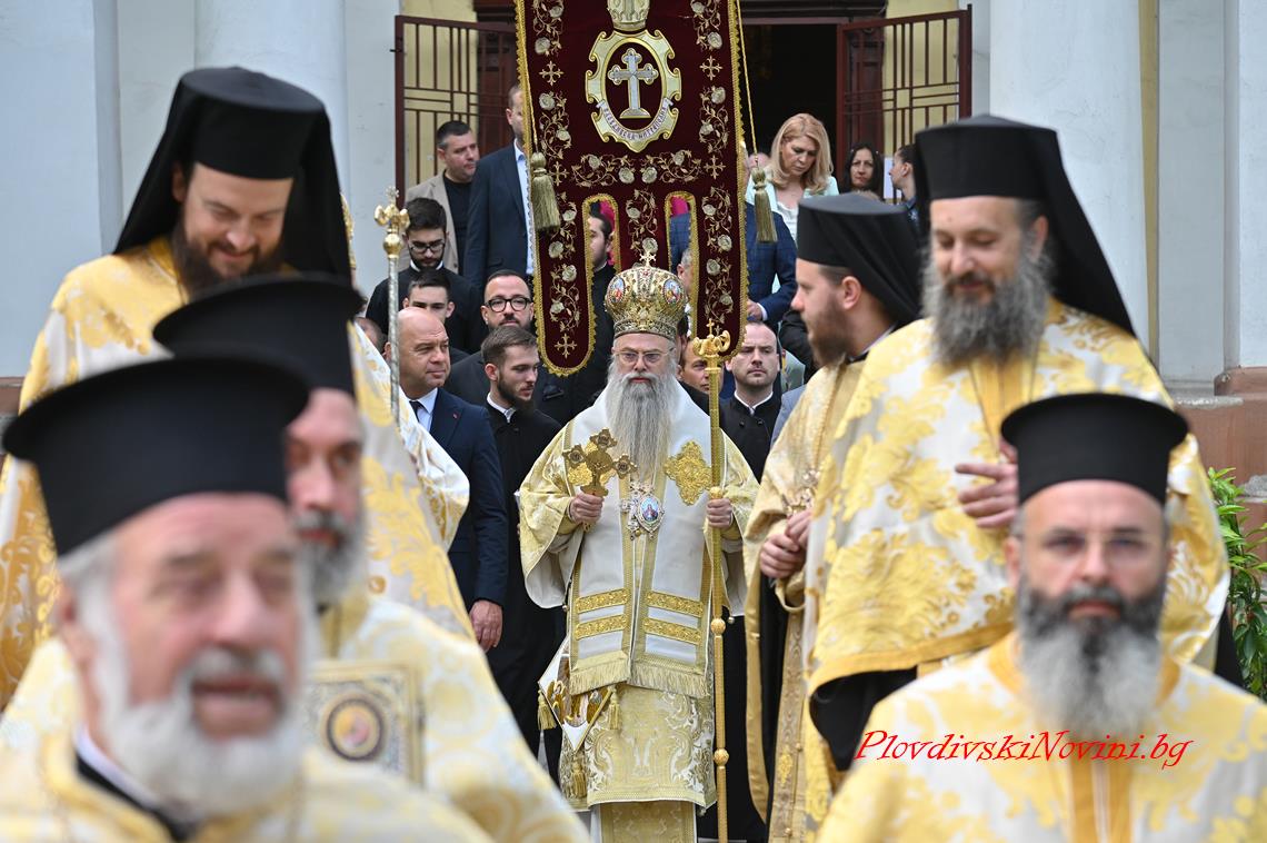 Хиляди аплодираха празничното шествие за 24 май 
