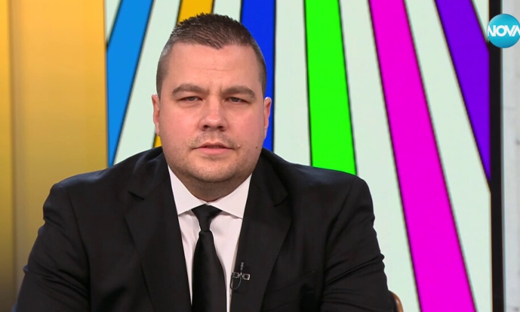 Балабанов: Колегата Цончо Ганев е изплашен от приемането на еврото, но спестяванията му са в евро