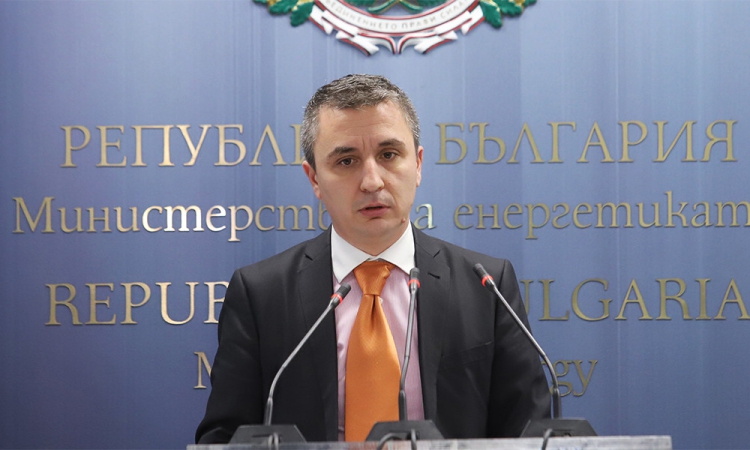 Александър Николов за хосписите: Ние убиваме децата си на пътя, а родителите, бабите и дядовците си връзваме и бием до смърт