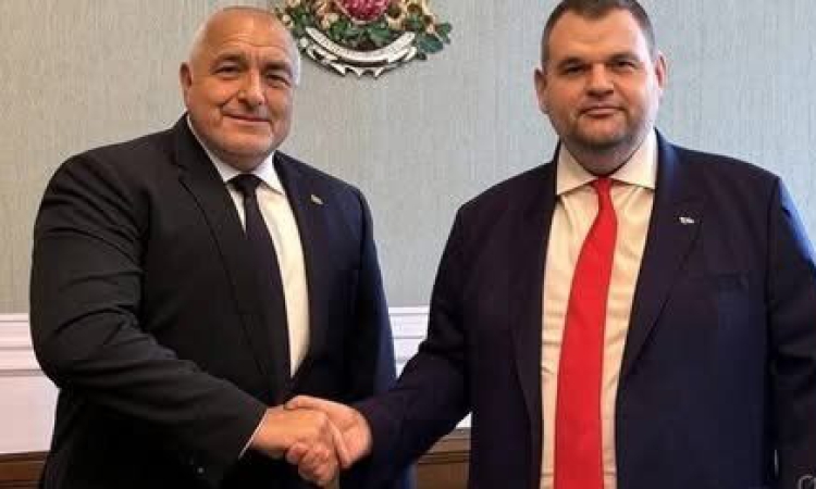Парламентът плати 10 000 лв. за герб в кабинета на Пеевски