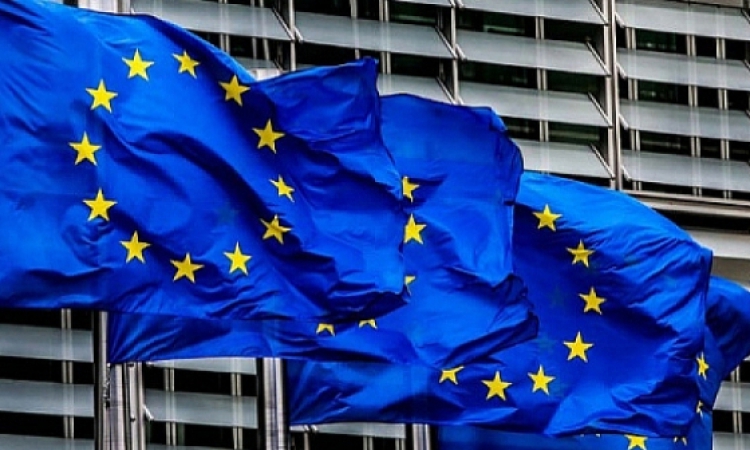 Европарламентът зачеркна „македонски идентичност и език“