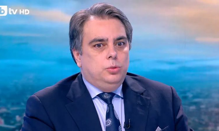 Асен Василев: Давам си имунитета, за да бъда разследван. После - ще осъдя г-жа Пламенка, грози я затвор