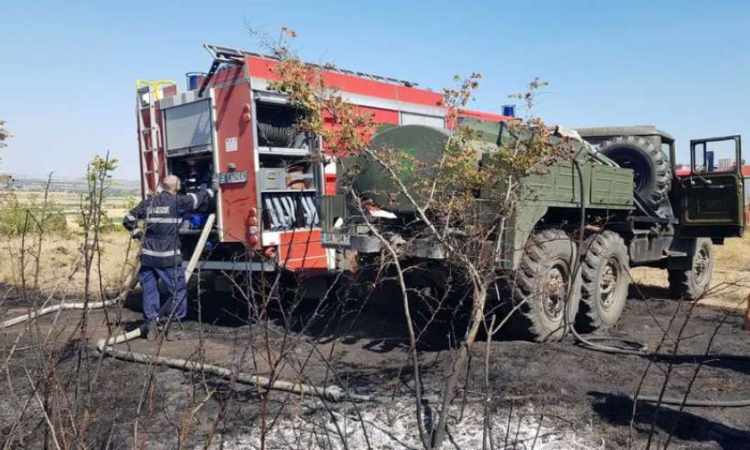 Даниел Митов: Води се битка с 4 големи пожара, които ангажират сериозен ресурс