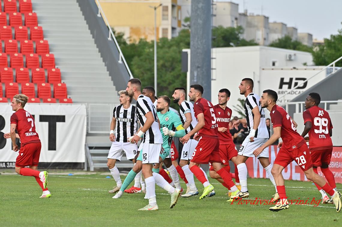 ЦСКА поднася на феновете главата на директор