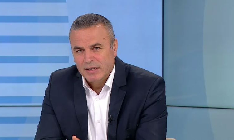 Шефът на синдикат &quot;Огнеборец&quot;: Необходима е летателна техника с по-голяма носимост на вода