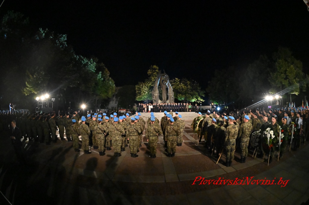 Тържествена заря-проверка в Пловдив за 140-годишнината от Съединението на България