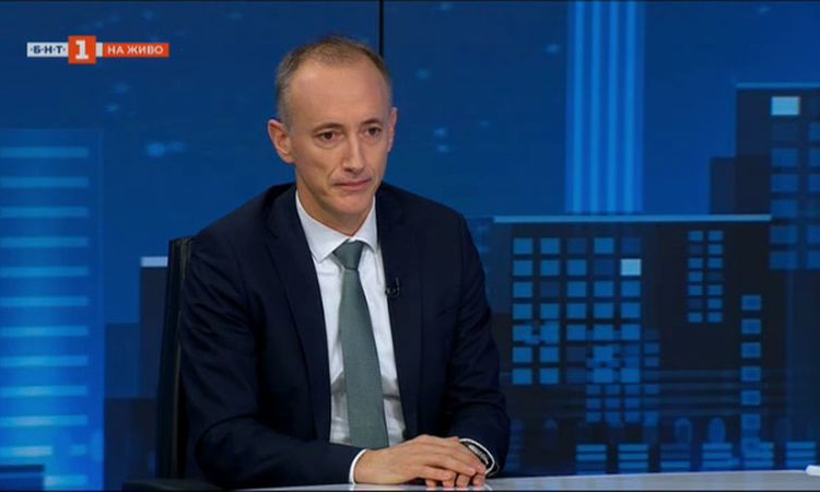 Министър Вълчев с приветствие към учениците, родителите и учителите за първия учебен ден