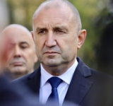 Румен Радев към учениците: Не се огъвайте пред предизвикателствата, а ги използвайте като трамплин за бъдещи успехи