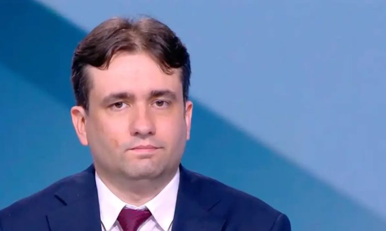 Божидар Божанов: Пеевски сам призна, че звъни на министрите и им дава задачи, пише писма на премиера
