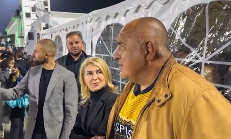 Борисов се появи на стадиона в Габрово: Какво повече да направим? Ето: осветление, трева, писти