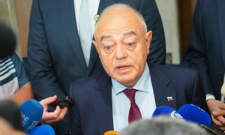 Ген. Атанасов: В политиката принципът е прост - подкрепа се търси, а нас никой не ни е търсил