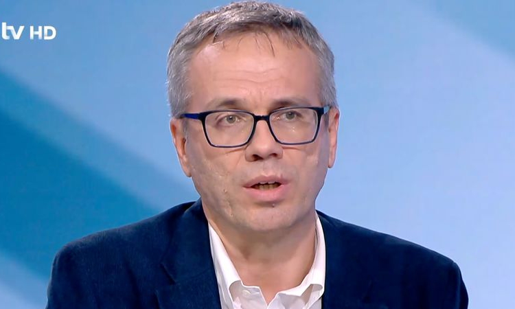 Вариантът за държавно управление на рафинерията на &quot;Лукойл&quot; ще разчита и на благословия от САЩ, каза икономистът Руслан Стефанов