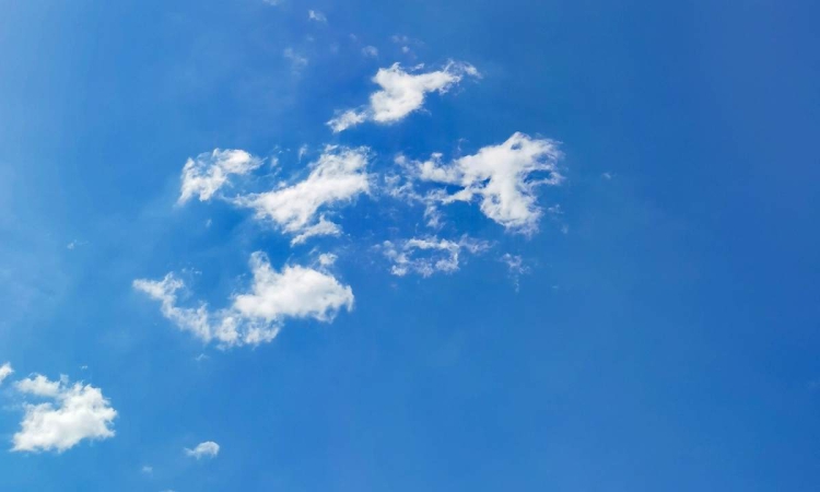 Слънчева неделя с до 23°