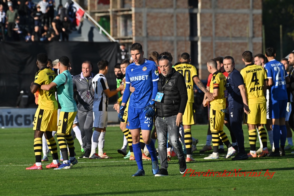 Официално: Ботев спечели служебно пловдивското дерби