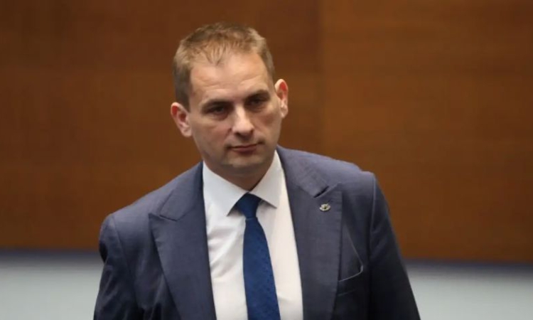 200 лв. коледни надбавки за всички пенсионери, предлага Севим Али от АПС