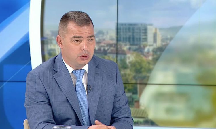 Полицията използвала шипове, за да спре автомобила с мигранти край Бургас