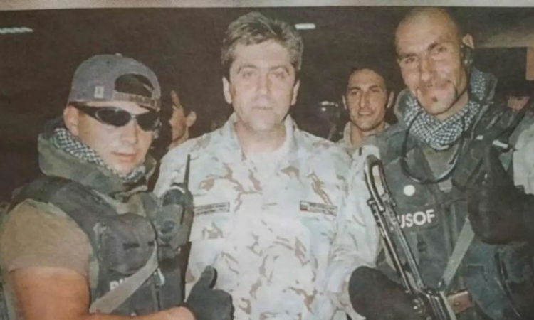 Командос: Джипът на президента Първанов в Кербала бе улучен два пъти, само късмет ни спаси