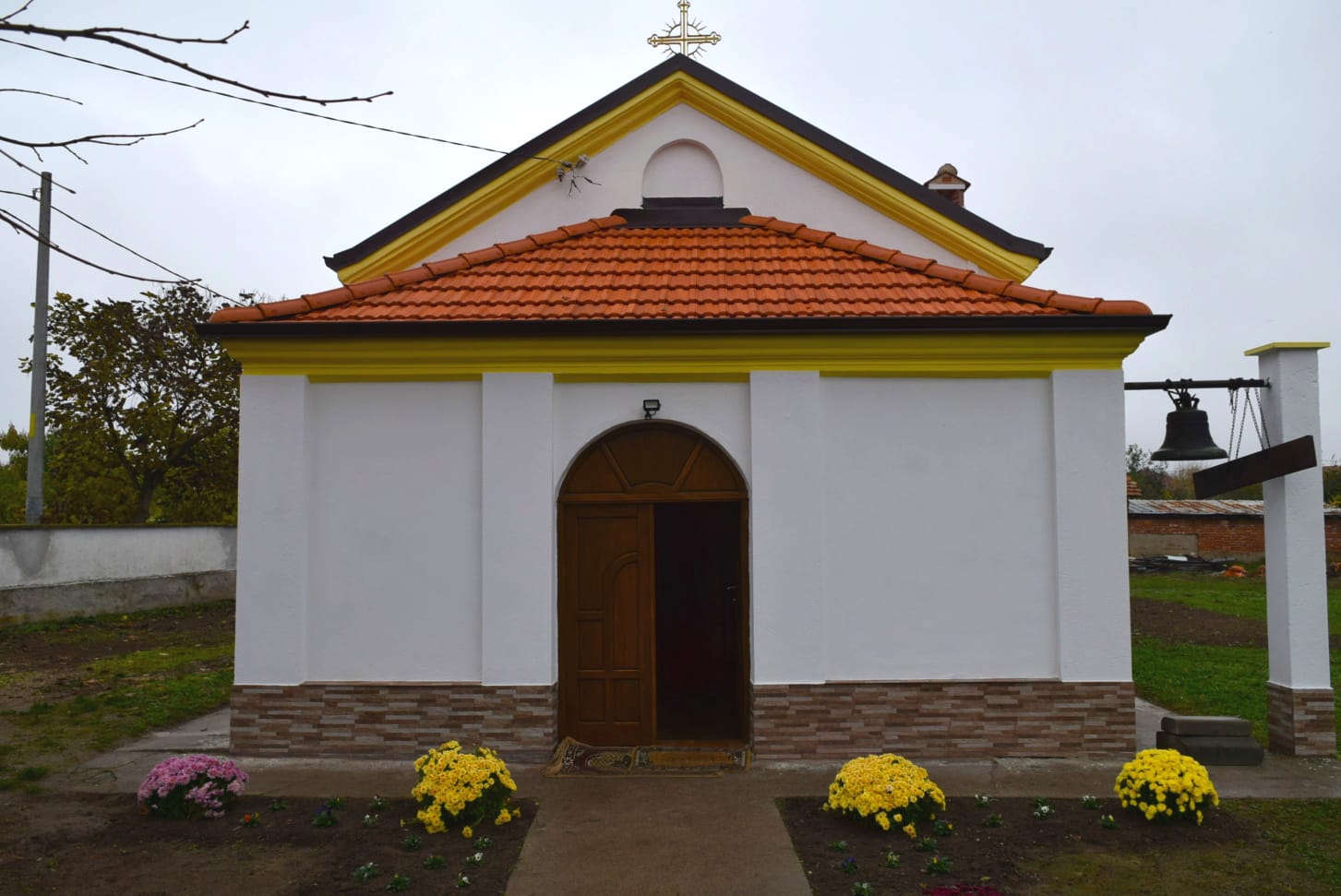 Ремонтираната 130-годишна църква събра жителите на Ясно поле за храмовия празник 