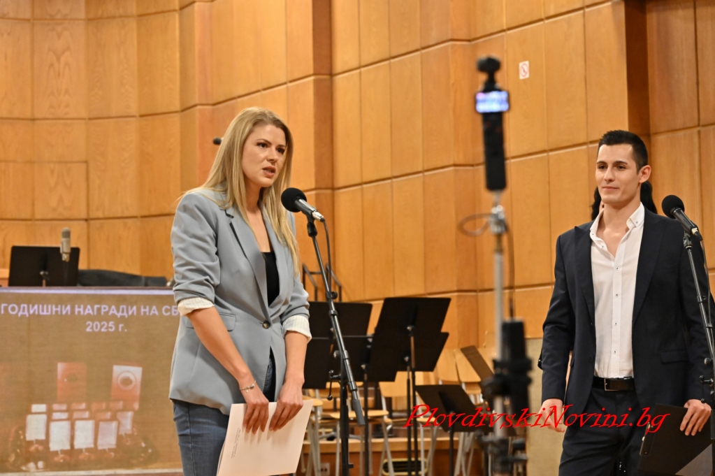 В категория „Телевизионна журналистика“ призът бе връчен на Вероника Димитрова от Нова телевизия