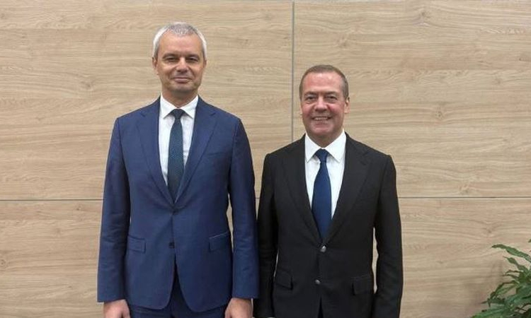 Костадинов се срещна с Медведев, разговаряли са за “Лукойл”