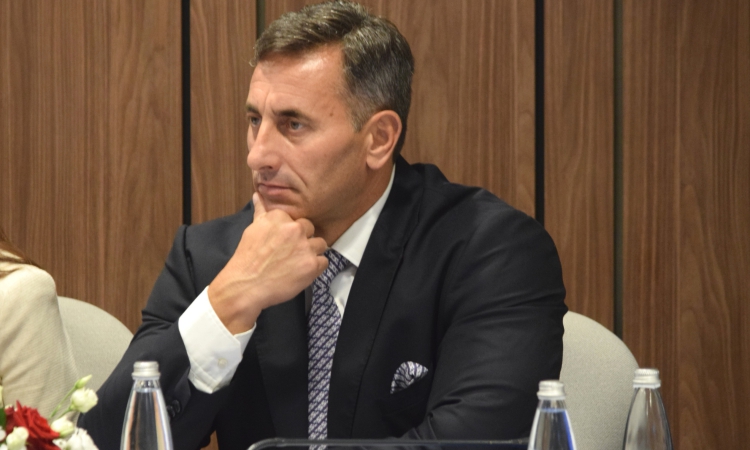 Спецов започна с рокадите в &quot;Лукойл&quot;