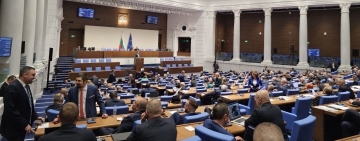 Възраждане напускат пленарна зала в знак на протест