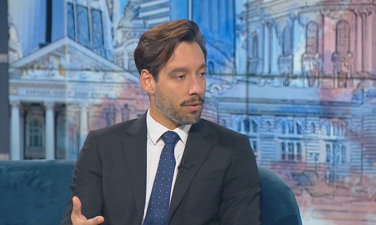 Бонев нападна Пеевски: “Ти си популист” и го призова да премахне незаконния паркинг на депутатите