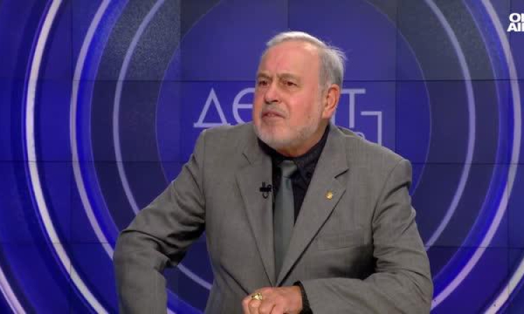 Украйна капитулира пред Русия, отстъпвайки териториите си, заяви Славчо Велков