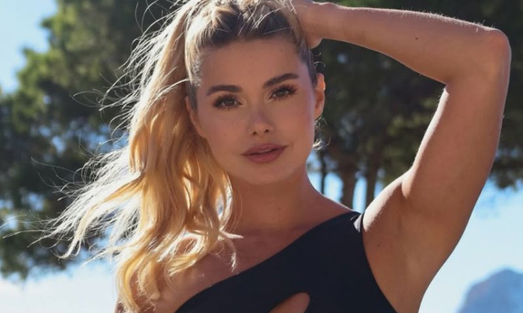 Памела събра погледите с изваяното си тяло