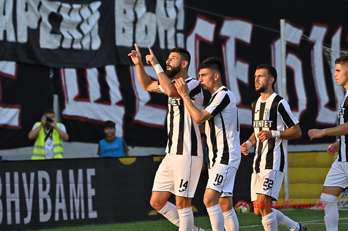 Локомотив посреща слабак на ''Лаута''