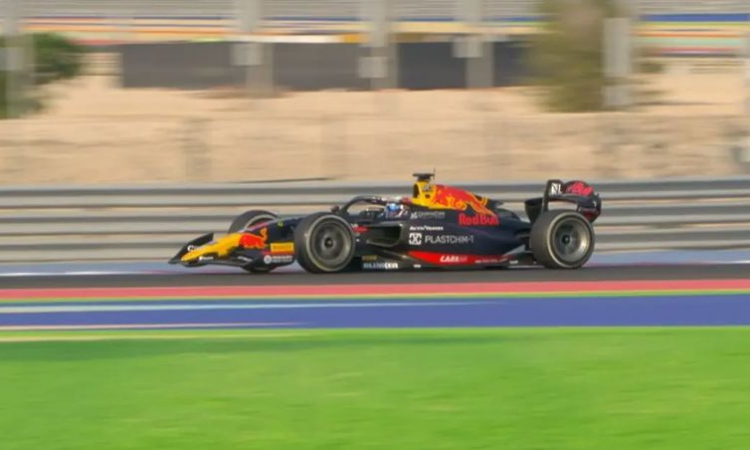 Никола Цолов дебютира във Формула 2