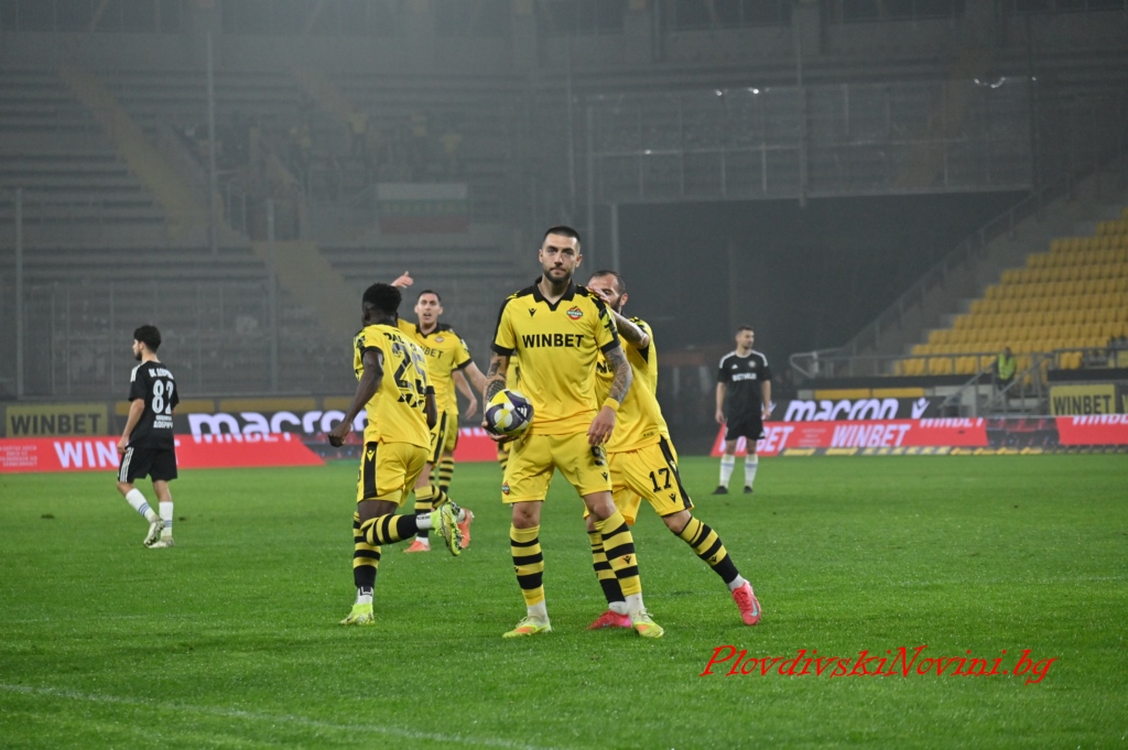 На живо: Ботев - Черно море (състави)