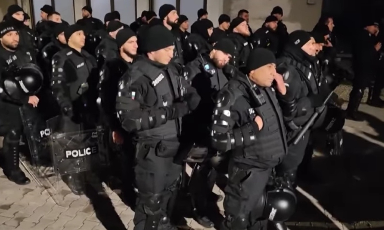 71 души са задържани след протеста в София