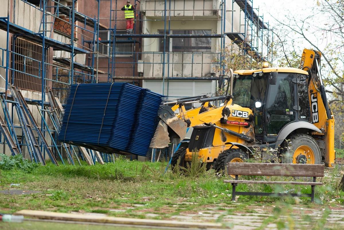 Кметът Костадин Димитров даде старт на санирането на жилищен блок в район „Тракия“