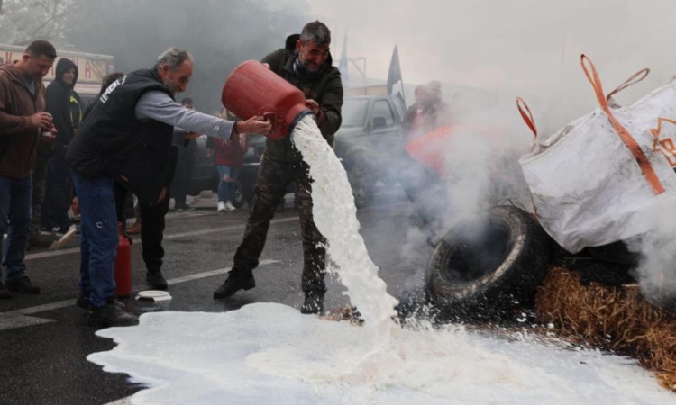 Недоволството на гръцките фермери не стихва