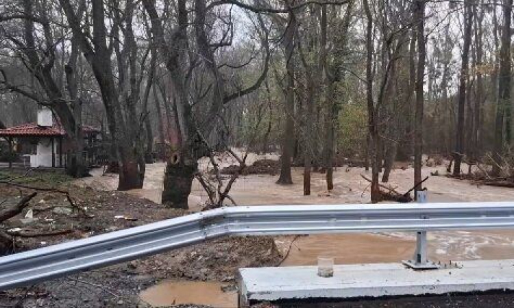 Къмпинг ''Арапя'' е под вода