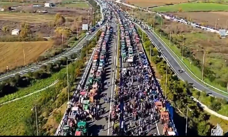 Продължава блокадата на гръцките фермери на &quot;Кулата - Промахон&quot;