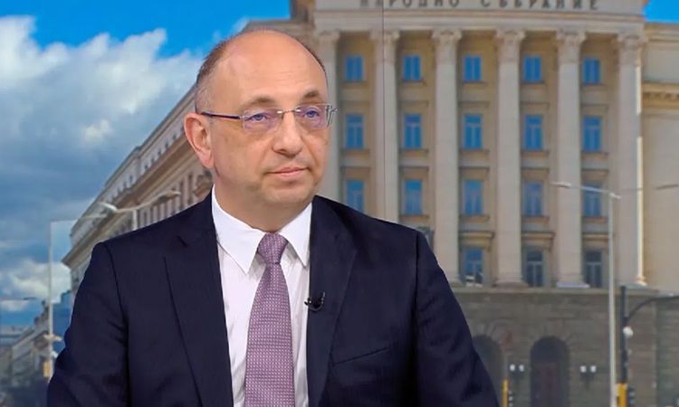 Николай Василев: Новият бюджет е по-малко маймунски от предния, но пак си остава разочароващ