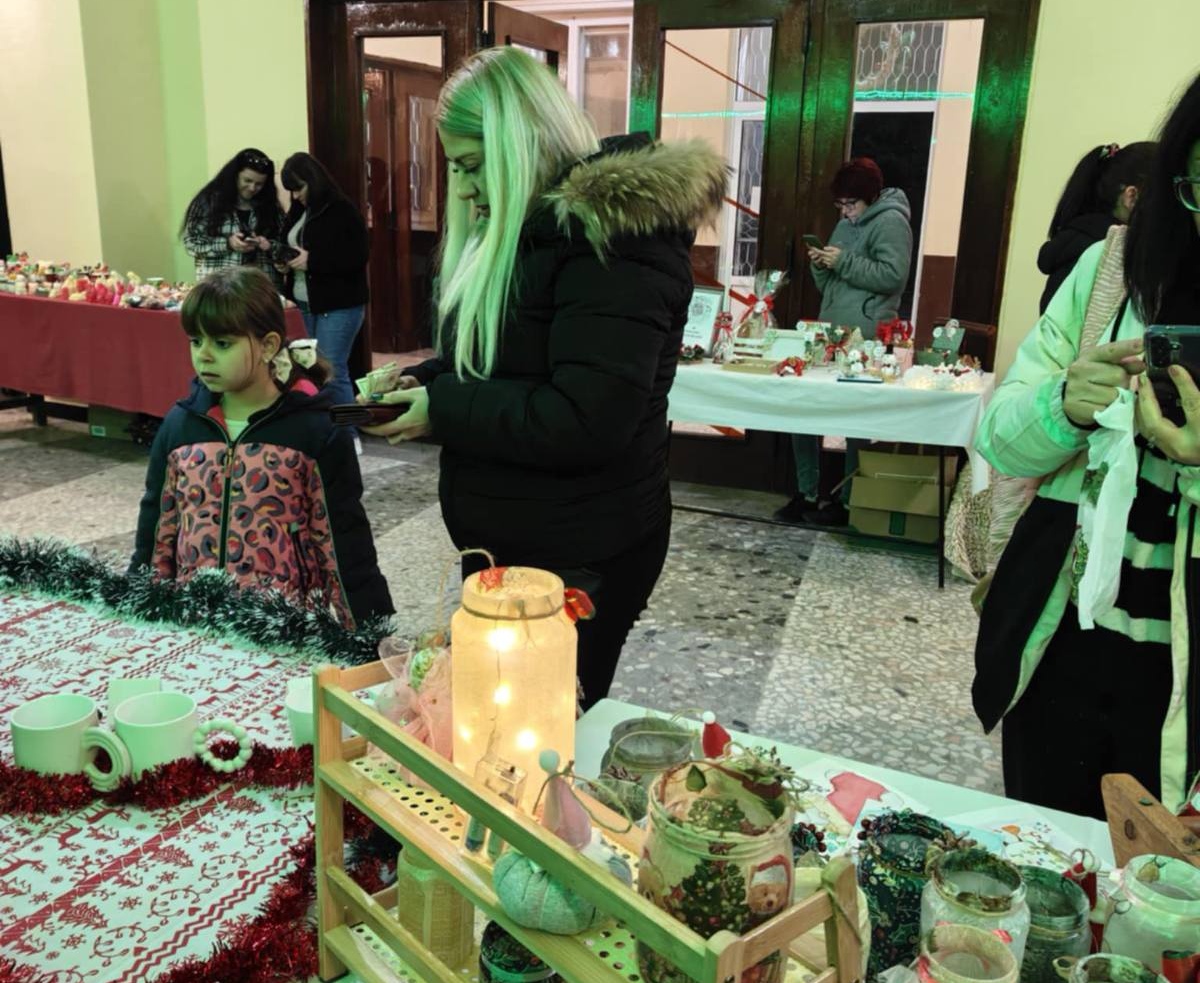 Коледен базар „Седмица на занаятите“ оживи читалището в Рогош
