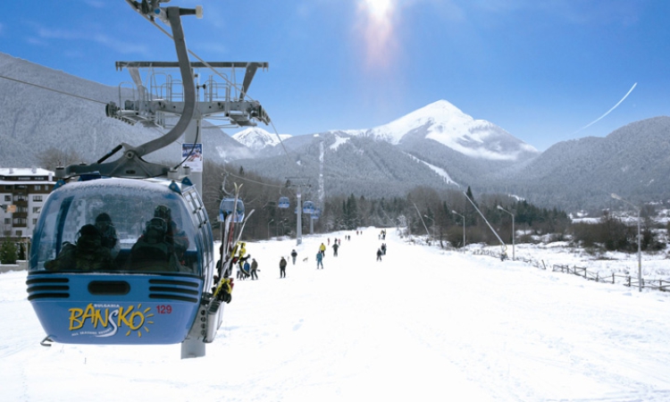 Мъгли и облаци в равнините, слънце в планините