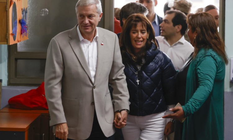 Чили избра крайнодесен президент на балотаж