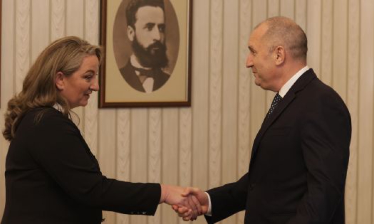 Деница Сачева пред Радев: Следващите часове ще внесат удължителен бюджет