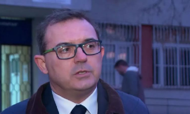 Задържаха директор на училище заради камери в тоалетните: Какво се знае и какви са притесненията на родителите